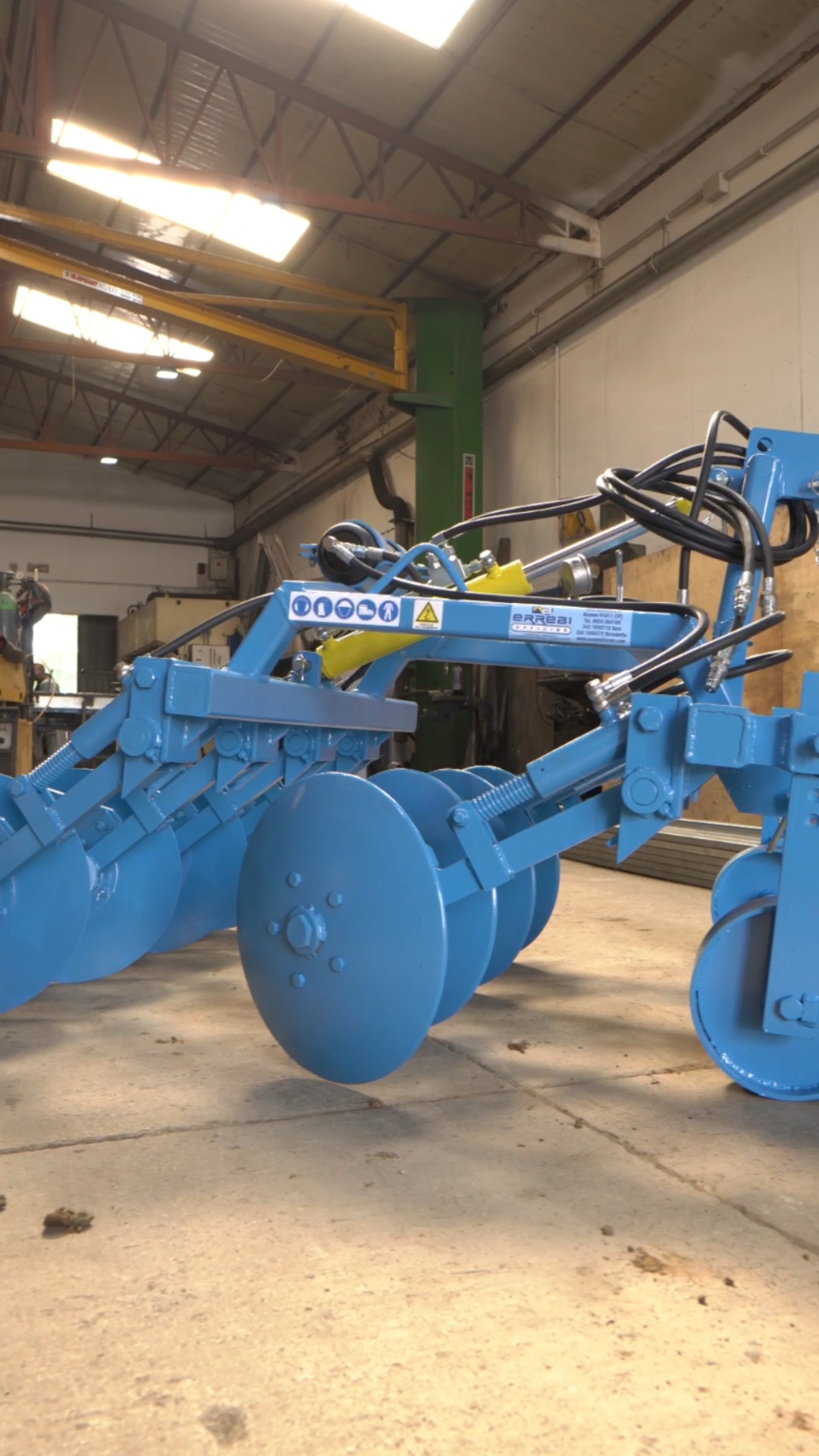Compatto nelle dimensioni, grande nelle prestazioni 🚜⚙️
Il mini aratro a