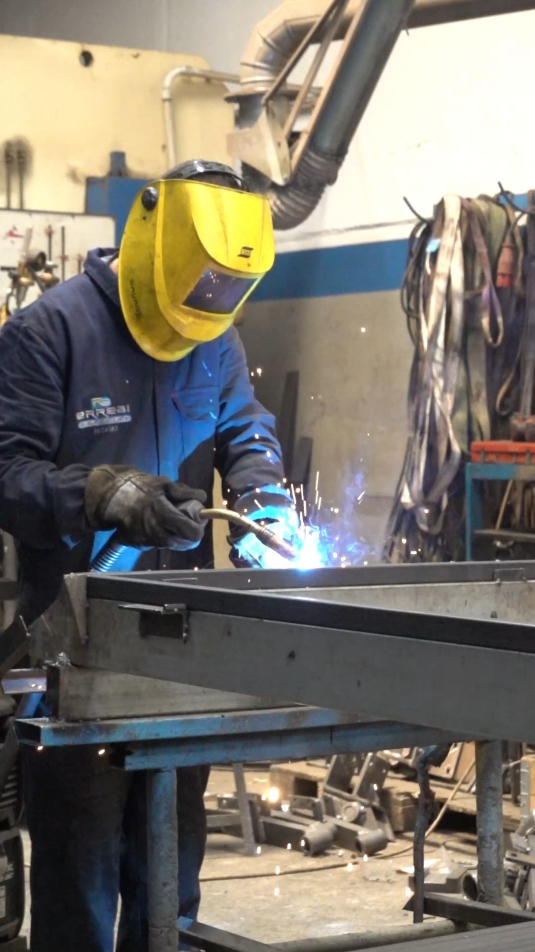 Precisione in officina, affidabilità sul campo 🐗🛠️
Stiamo realizzando delle gabbie